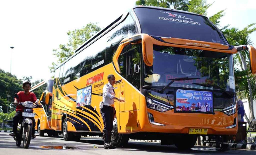 Siapkan 2 Armada Bus, Pemkot Kediri Lepas 100 Penumpang Balik&nbsp;Gratis
