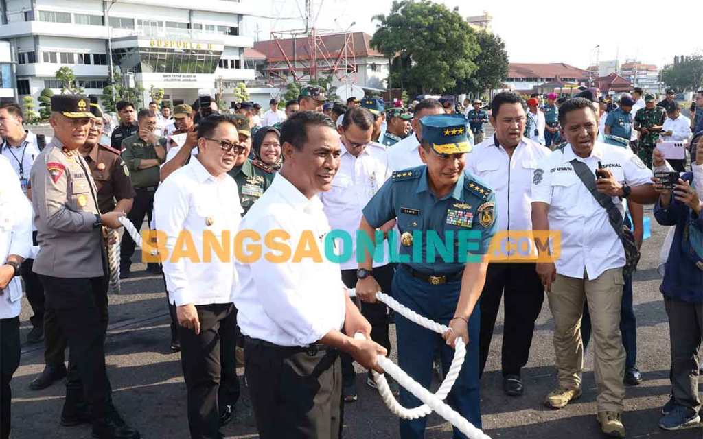 Pj Gubernur Jatim Sebut Bantuan Alsintan Bentuk Komitmen Tingkatkan Produksi Pertanian di&nbsp;Daerah