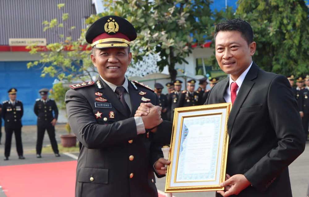 Kasatnarkoba Polres Tuban Raih Penghargaan Pencapaian Ungkap Kasus Tertinggi Polda&nbsp;Jatim