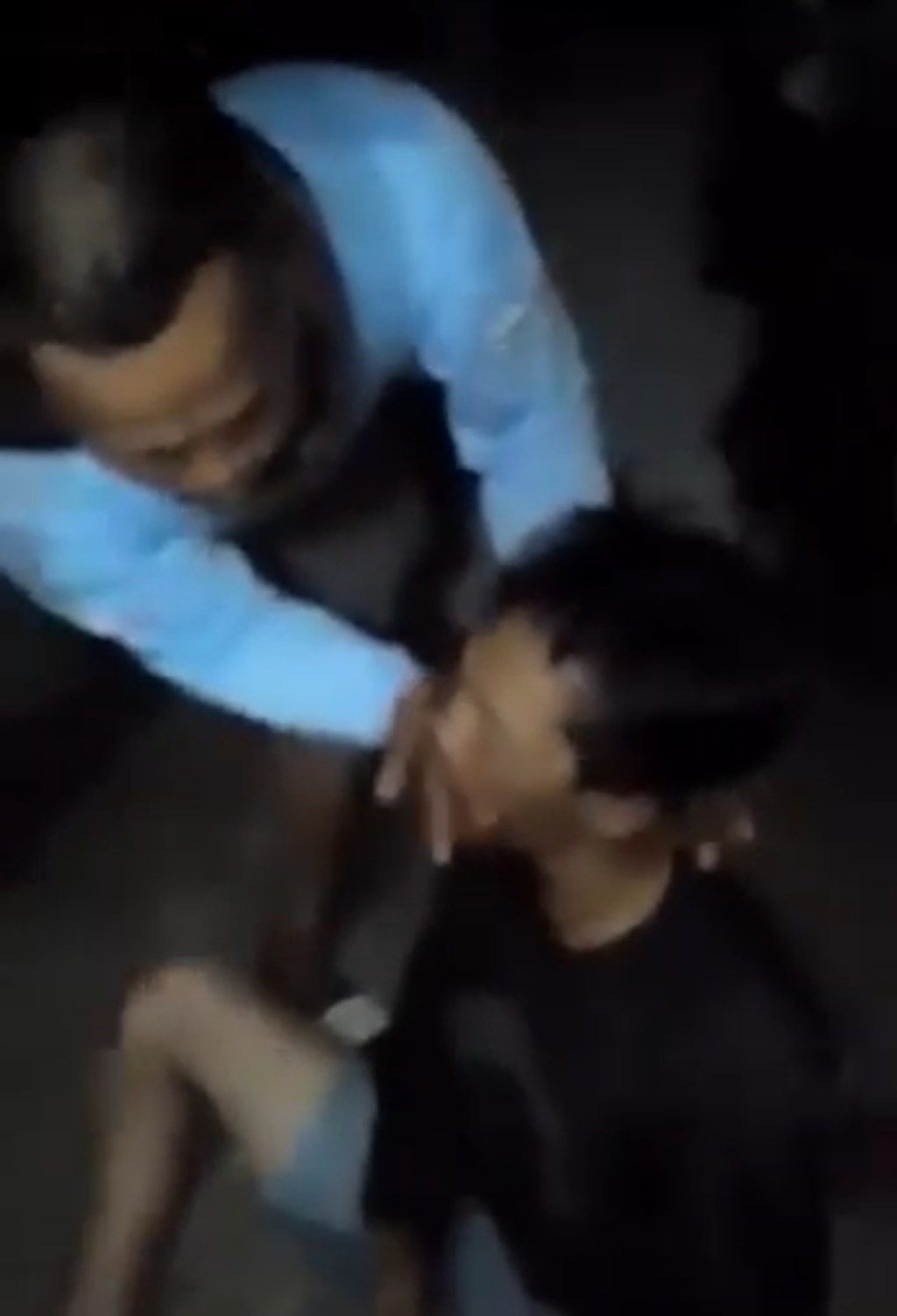 Kepergok Pemilik Kebun, Pasutri di Blitar Dihukum Makan Cabai Mentah Hasil&nbsp;Curiannya