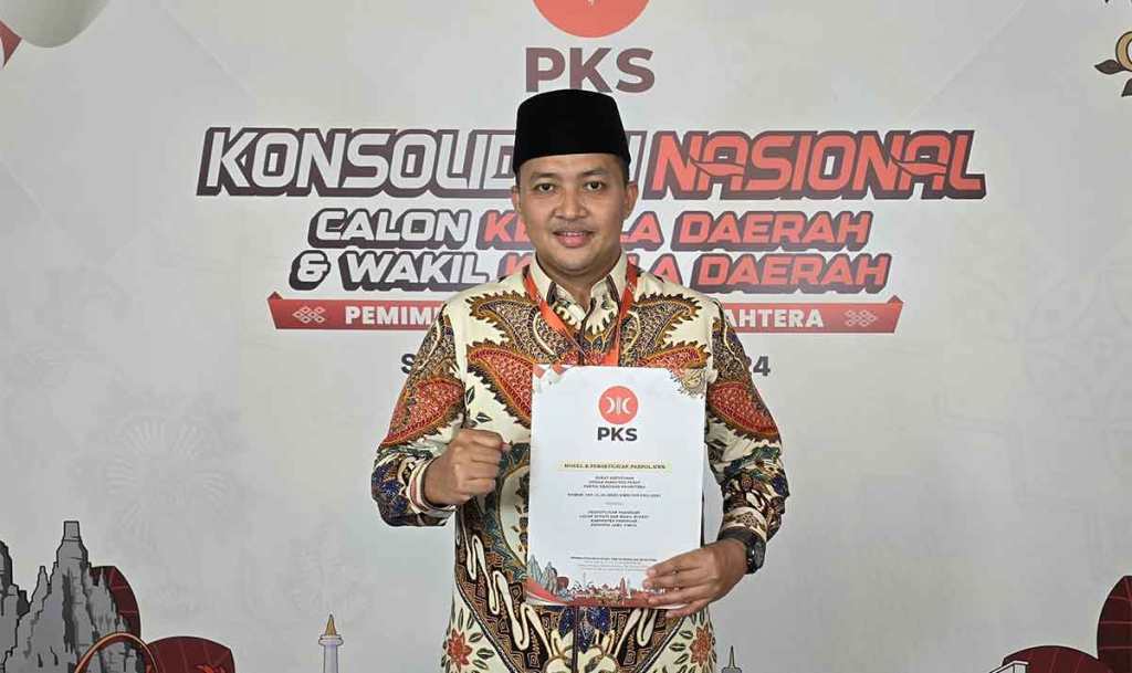 Pilkada 2024 di Kabupaten Pasuruan, Presiden PKS Serahkan Rekom ke Rusdi Sutejo dan Shobih&nbsp;Asrori