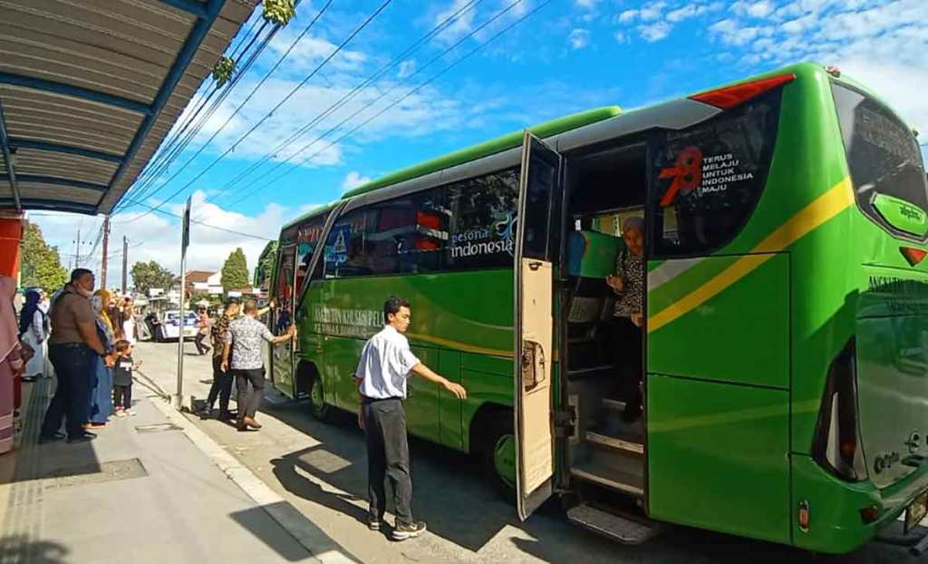 Bantu Akomodasi Pelajar, Dishub Kabupaten Blitar Gunakan Anggaran DBHCHT untuk Pengadaan 2&nbsp;Bus
